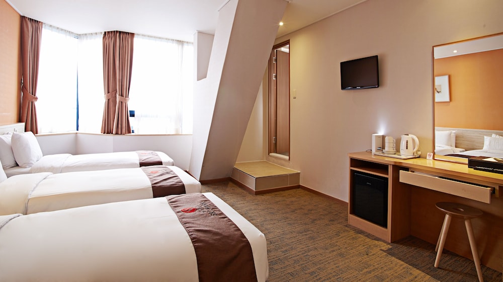 [Rta K-Ramyun Pkg (Free)] Triple Room (Room+ One-Time Coupon For Free Ramen (By Number Of Pax)) photo 3