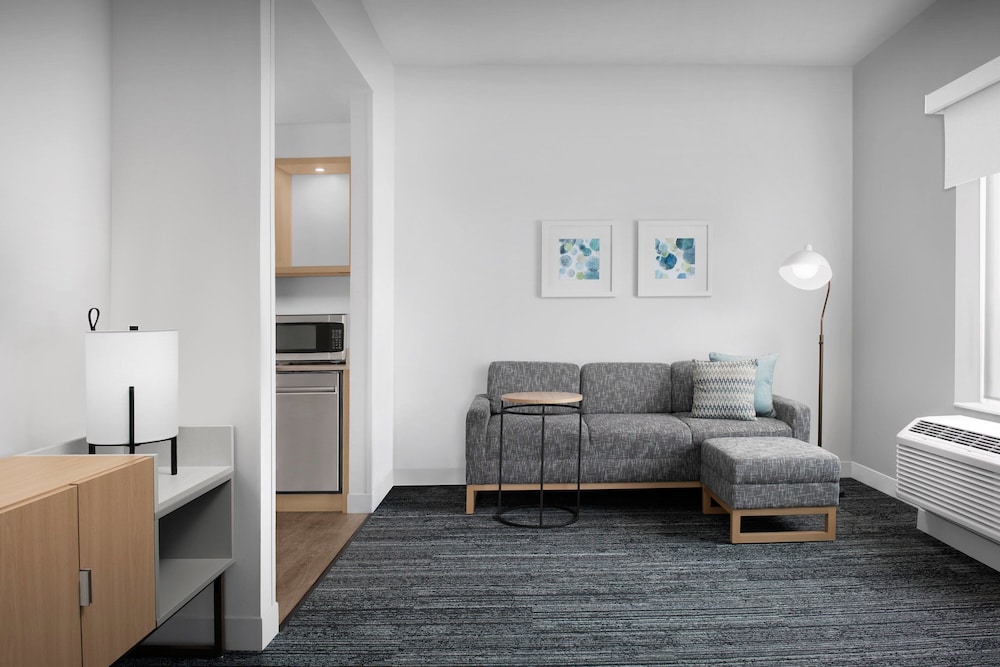 Suite, 1 Bedroom - Photo 10