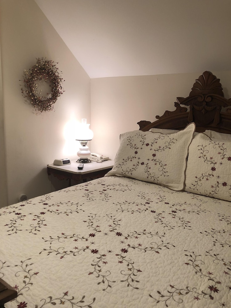 Deluxe Double Room, Ensuite, Garden View (Alpine Pink #7) photo 3