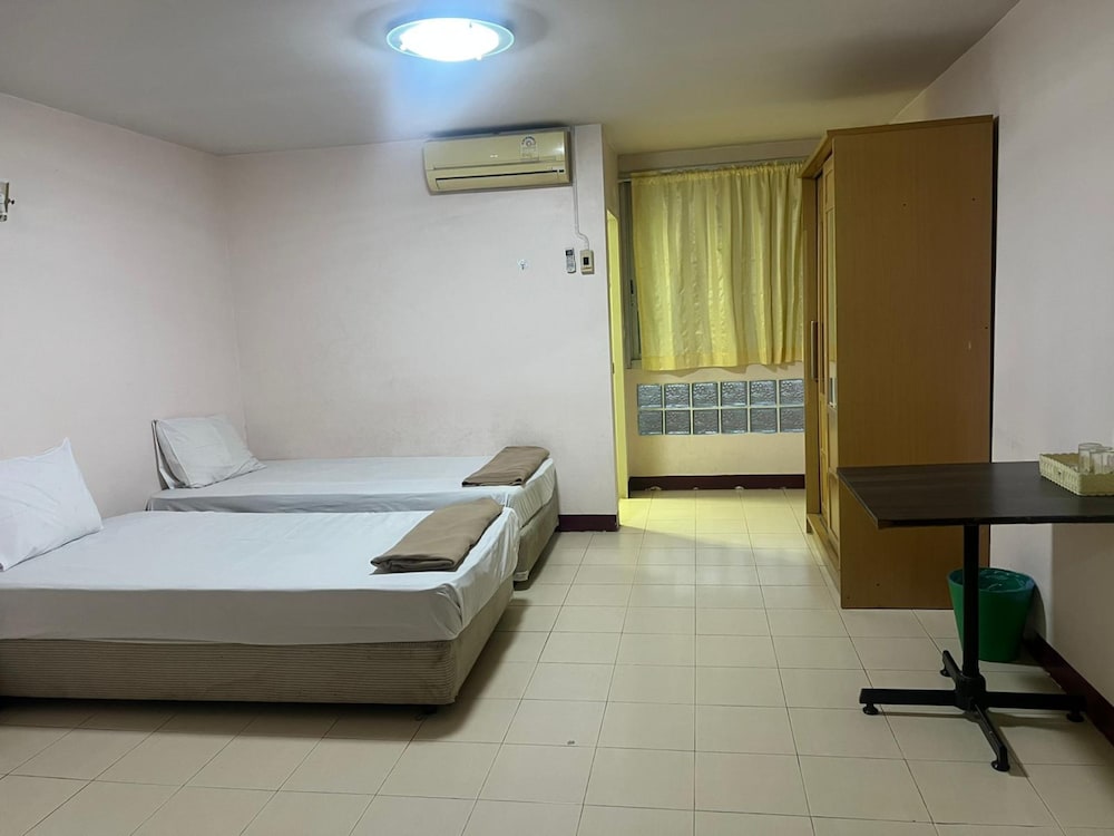 Deluxe Twin Room, City View photo 3