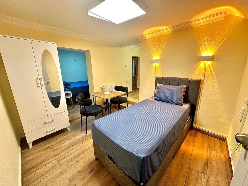 Deluxe Triple Room photo 3