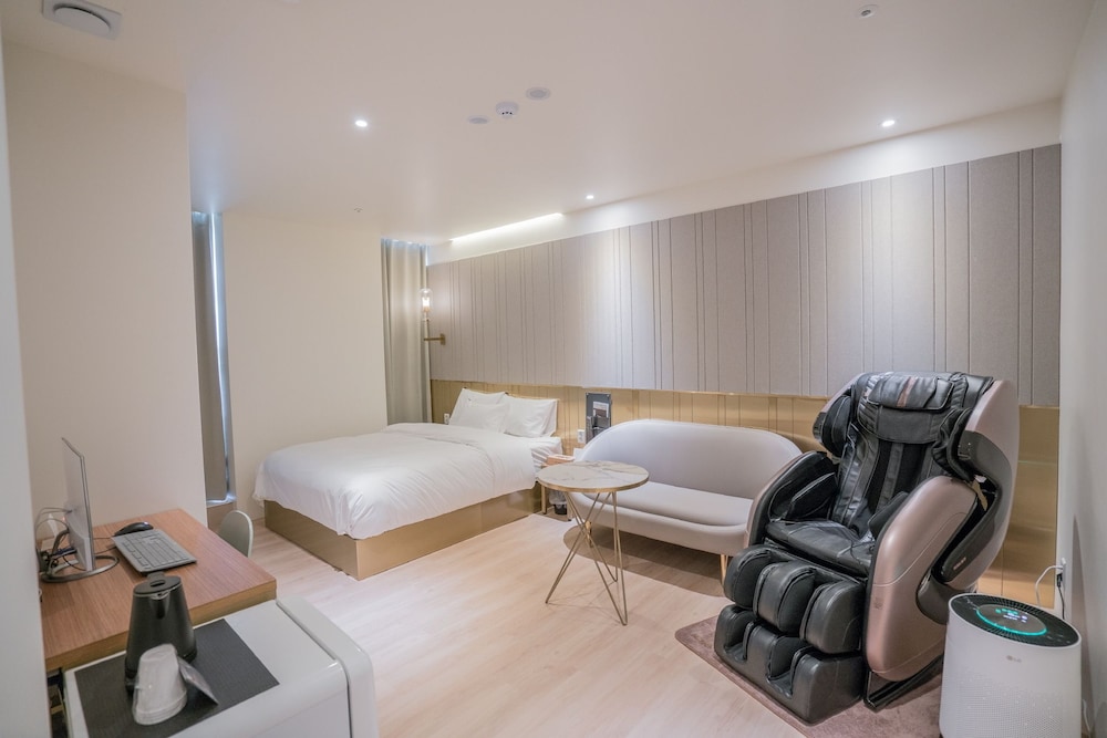 Vip, Jetted Tub - Photo 4