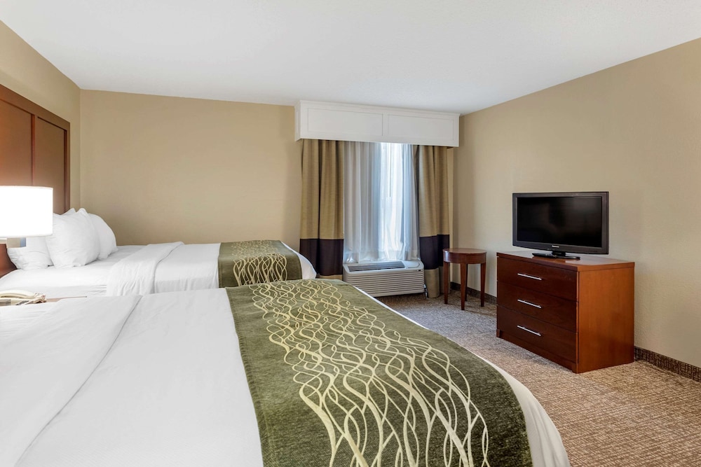 Suite, 2 Queen Beds, Non Smoking - Photo 3