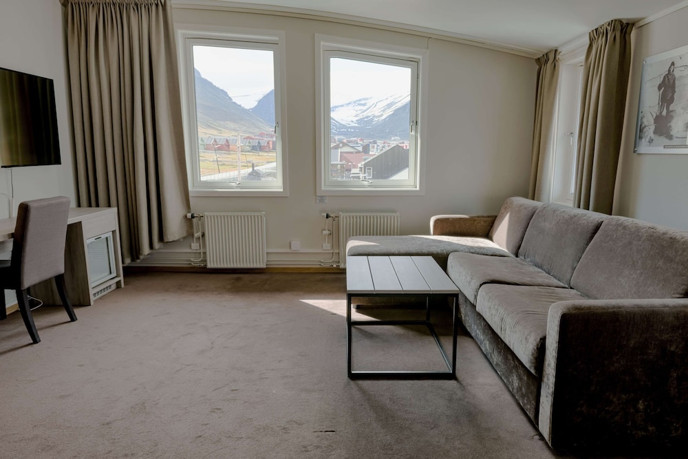 Family Room - Photo 4