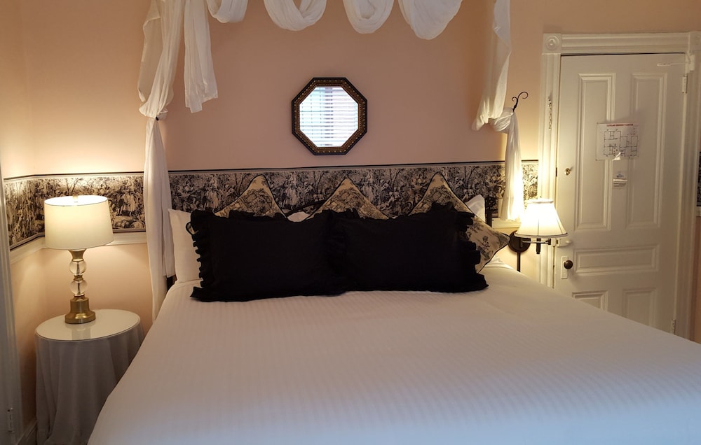 Deluxe King Room photo 3