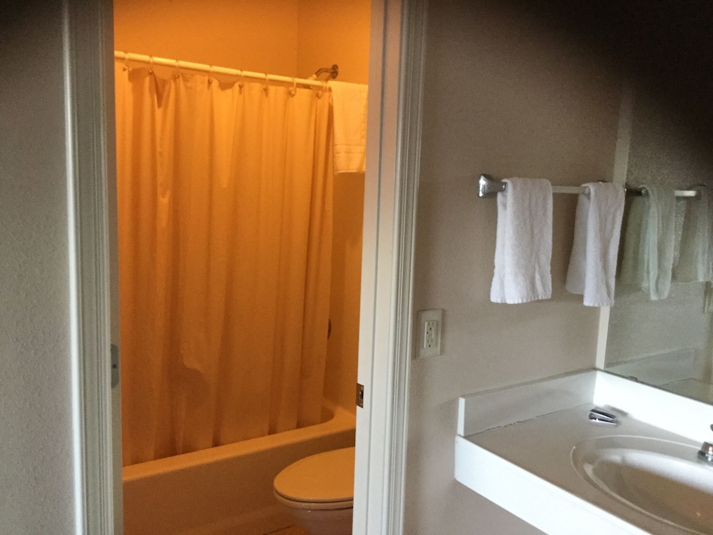 Double Room - Photo 6
