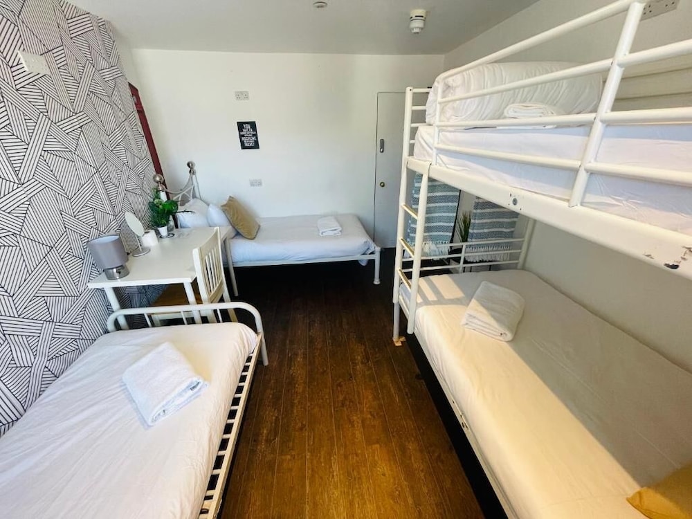 Penthouse, Ensuite photo 2