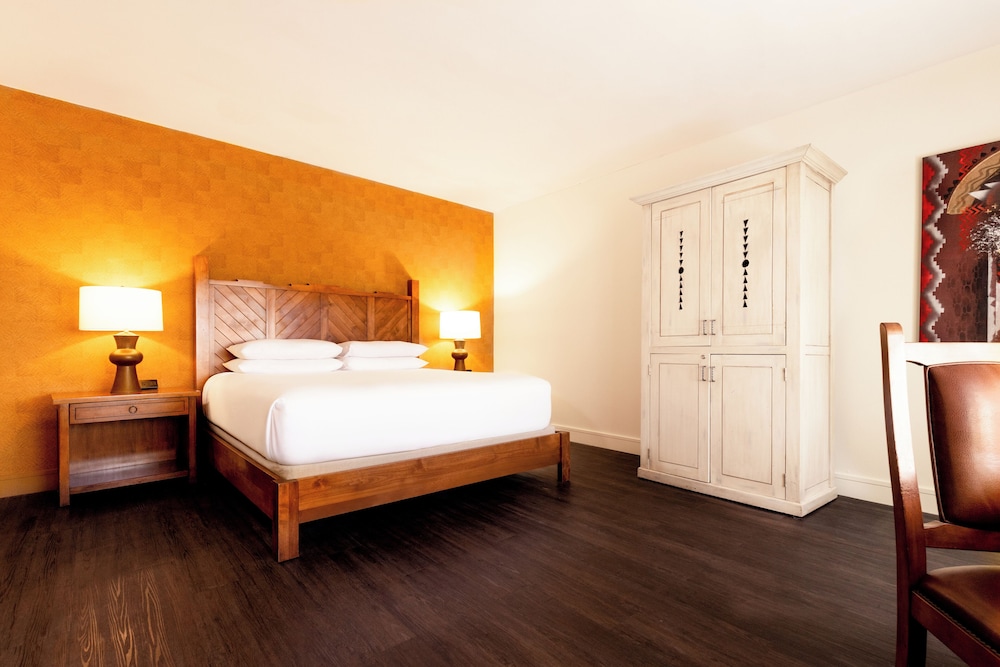 Superior Suite, 1 King Bed, Mountain View (One Bedroom King Suite)