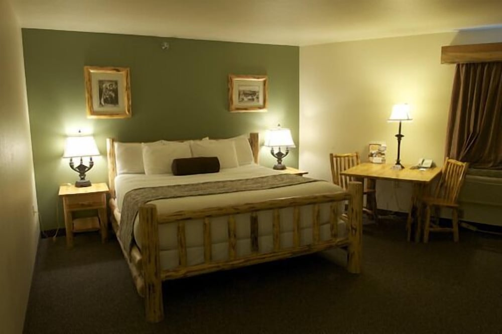Deluxe Room, 1 King Bed - Photo 1