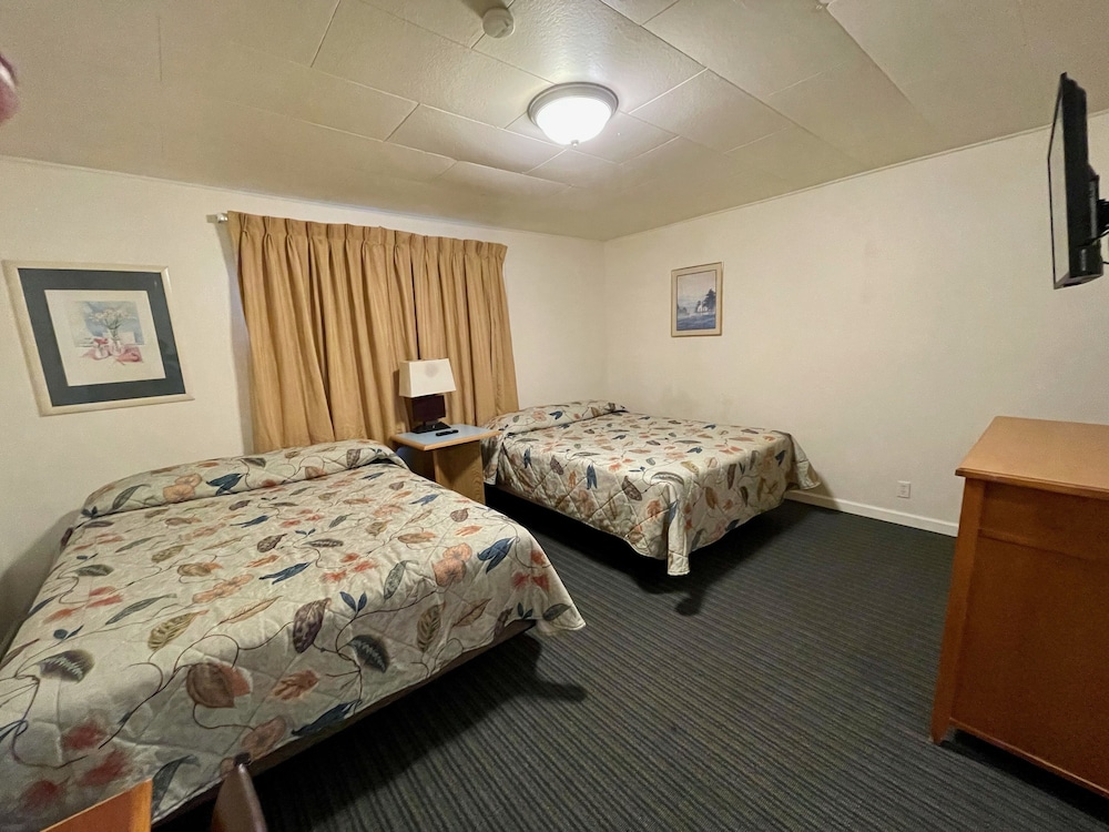 Standard Room, 2 Double Beds, Accessible photo 3
