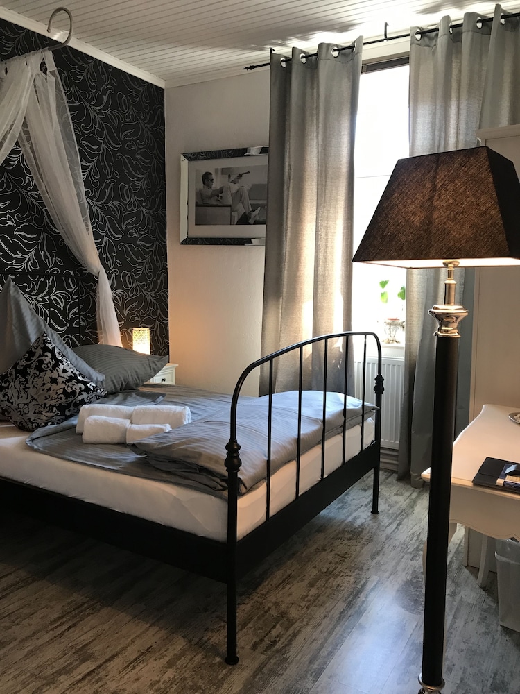 Double Room (Nr. 4)