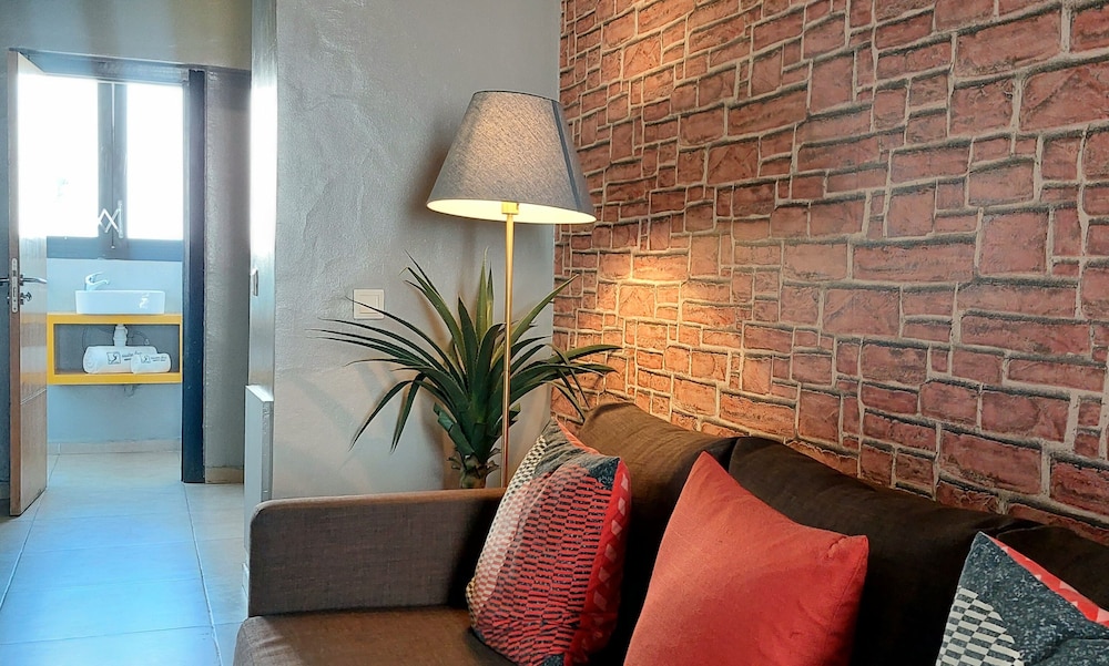 Executive Suite - Photo 8