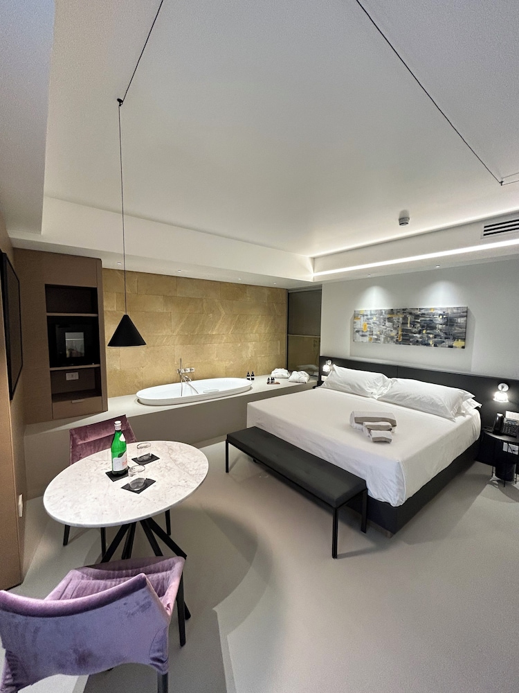 Elite Room