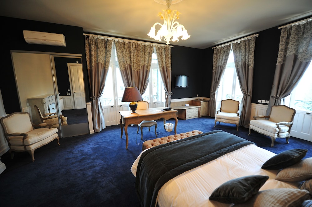 Deluxe Room, 1 King Bed photo 3