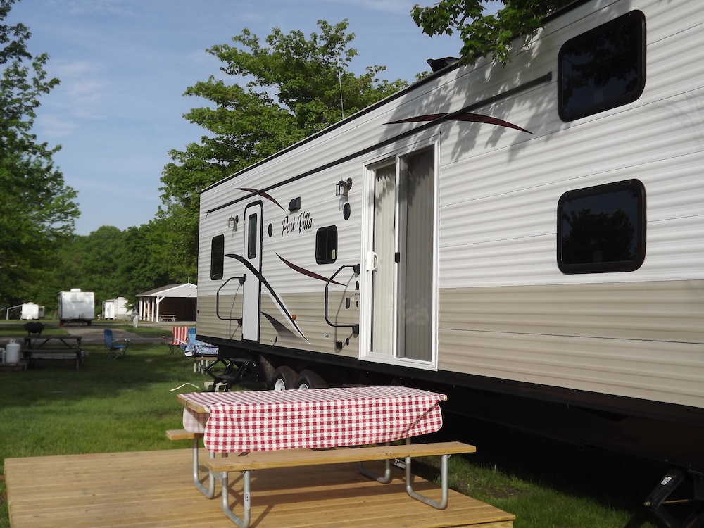 RV Rental (Linens Not Provided) photo 3