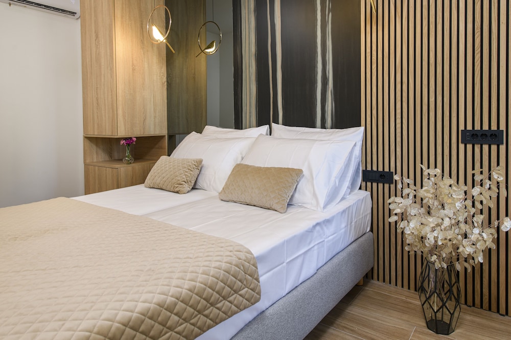 Deluxe Room, Sea View - Photo 8