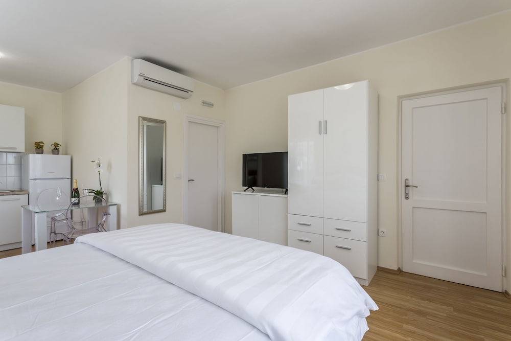 Studio, 1 Bedroom, Tower photo 3