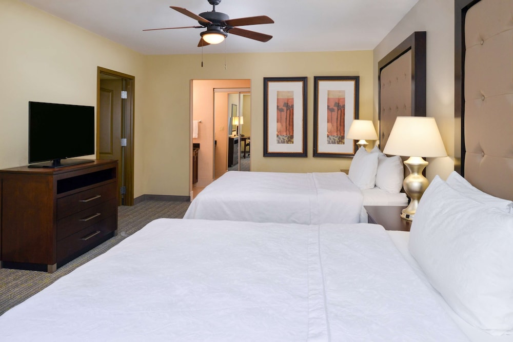 Suite, 2 Queen Beds, Accessible (Mobility & Hearing, Roll-in Shower) - Photo 2