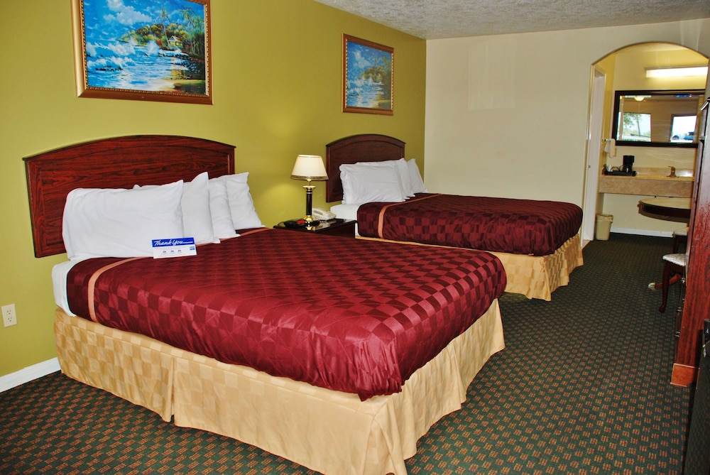Room, 2 Double Beds - Photo 6