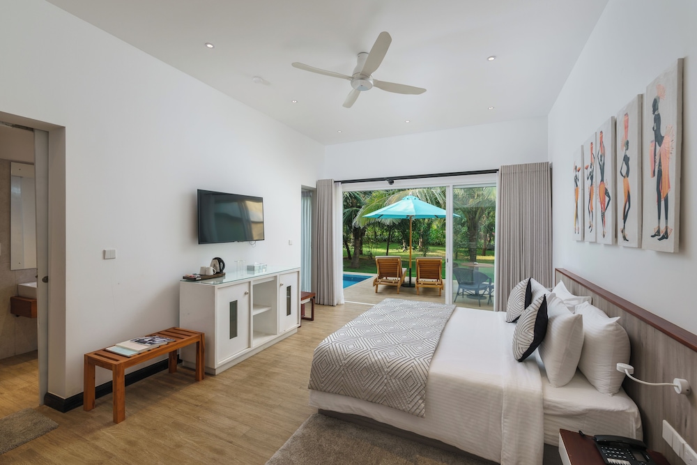 Luxury Bungalow, 1 King Bed photo 3