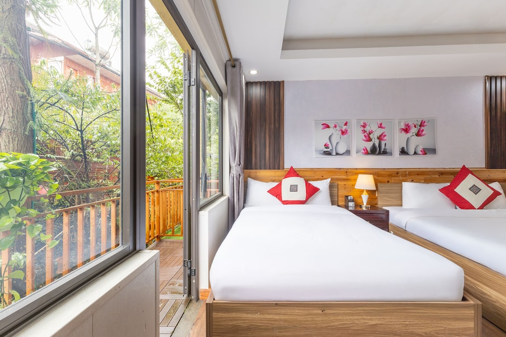 Deluxe Triple Room, Balcony, Garden View photo 3