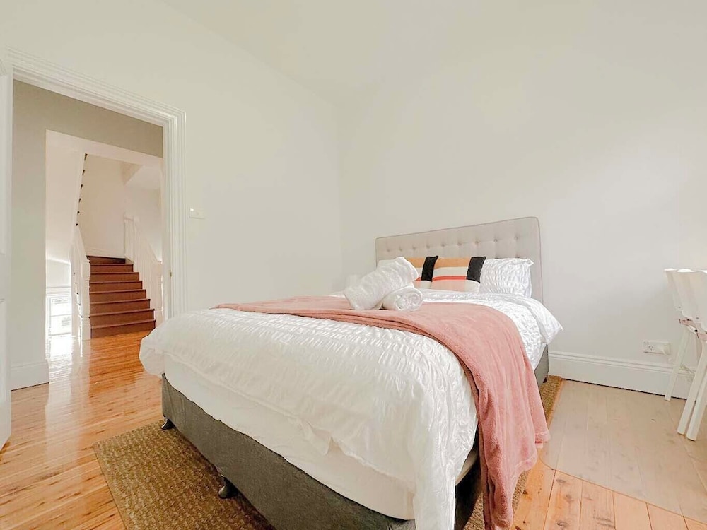 City Room photo 2