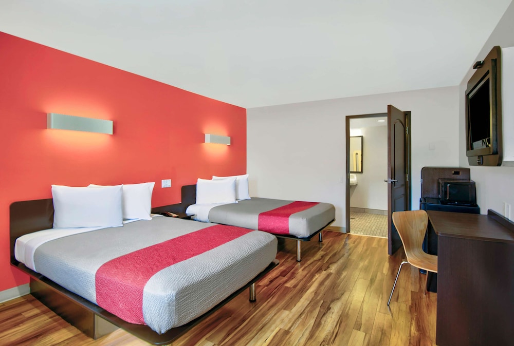 Standard Room, 2 Queen Beds, Non Smoking - Photo 1