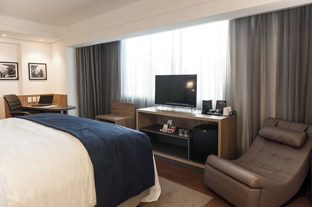 Premium Room, 1 King Bed photo 3