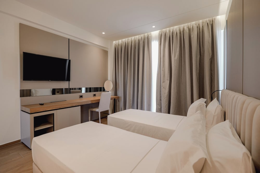 Double or Twin Room with Sea View photo 3