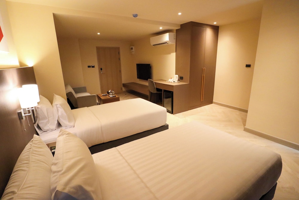 Deluxe Suite, City View - Photo 6