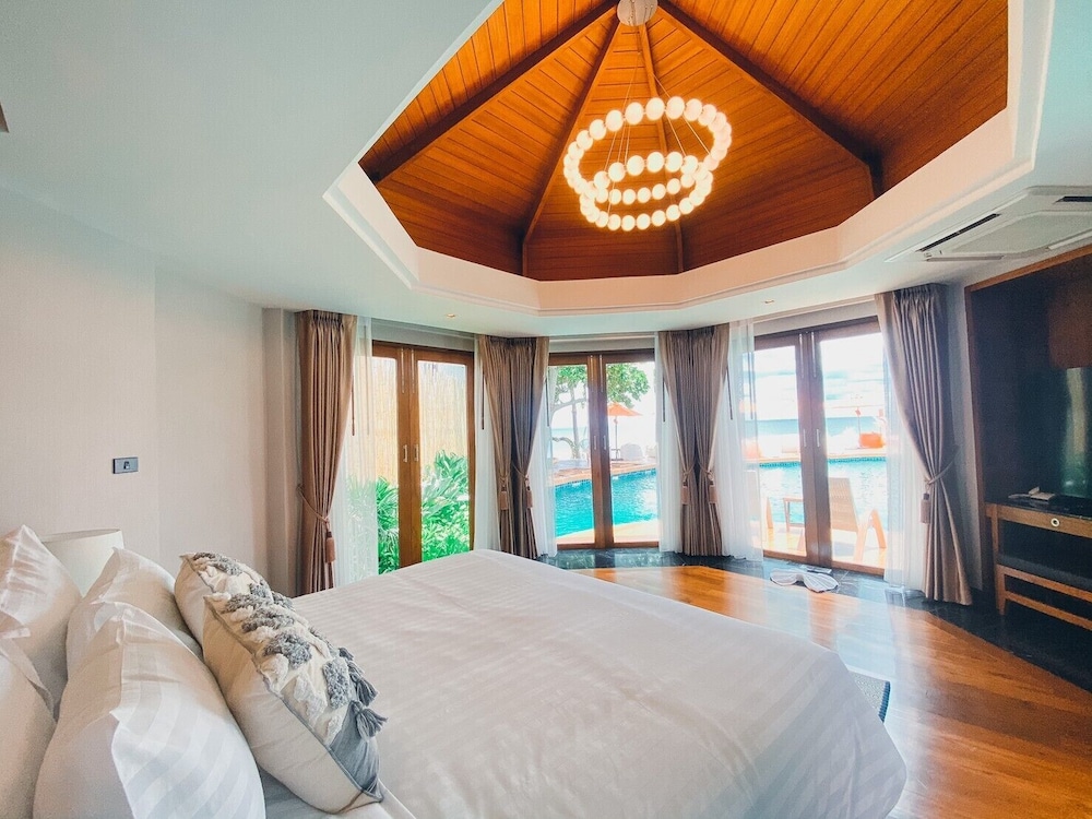 Suite Sea View Room