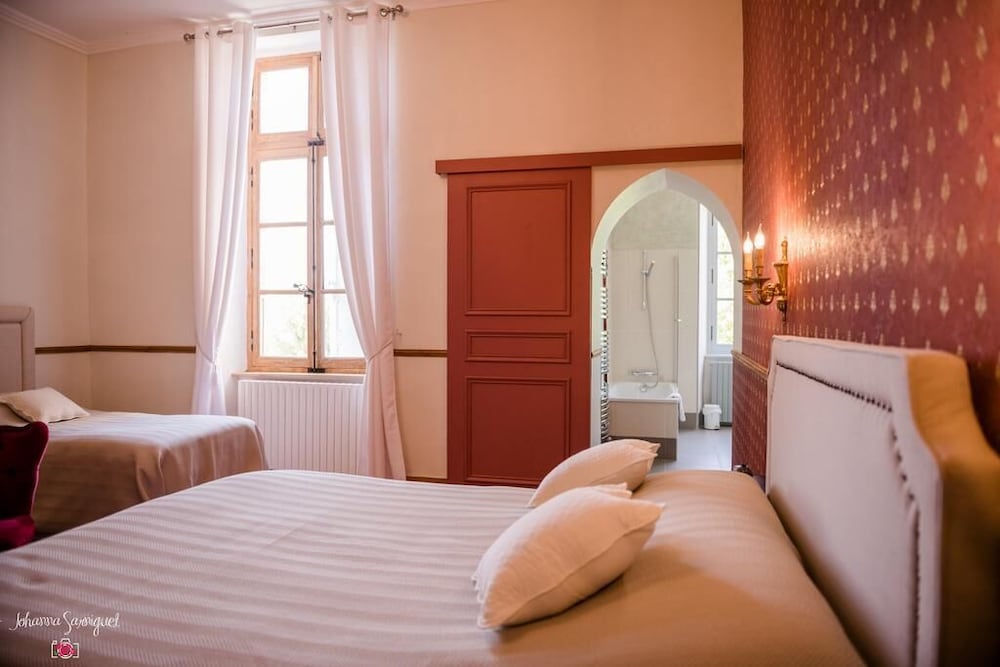 Deluxe Double Room (Louis Aragon)