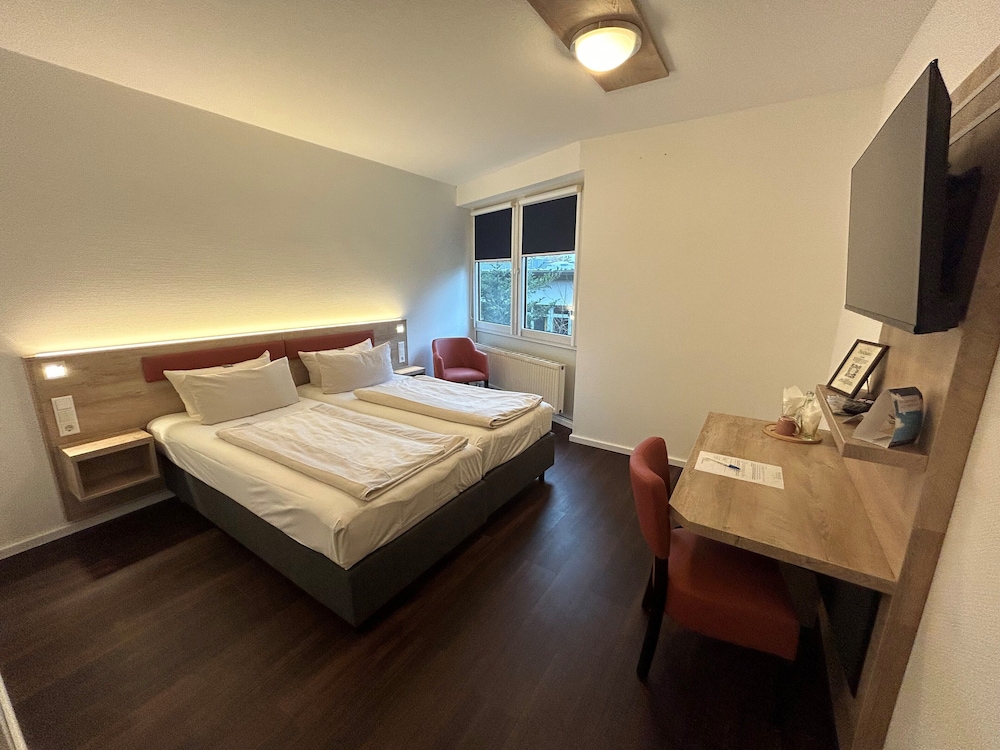 Standard Double Room, Private Bathroom, Park View photo 2