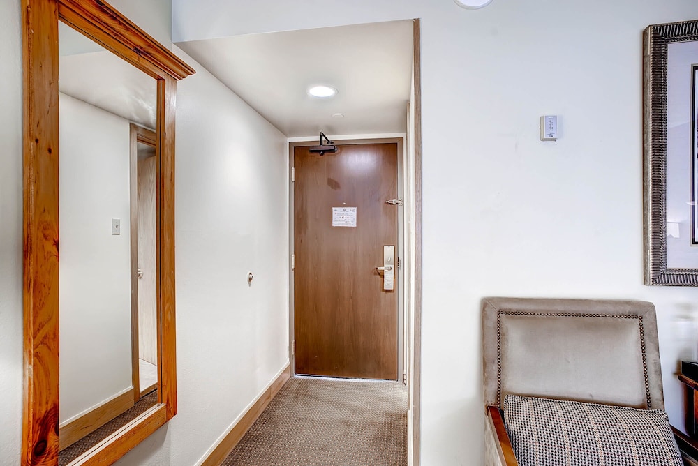 Room, 2 Queen Beds - Photo 4
