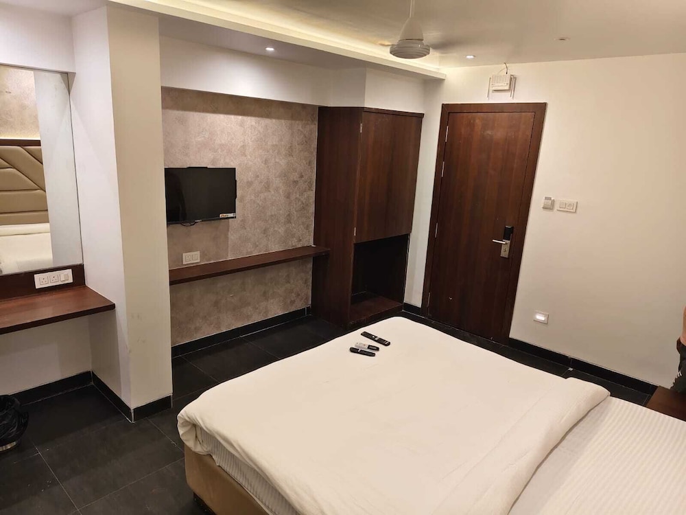 Classic Room, 1 King Bed