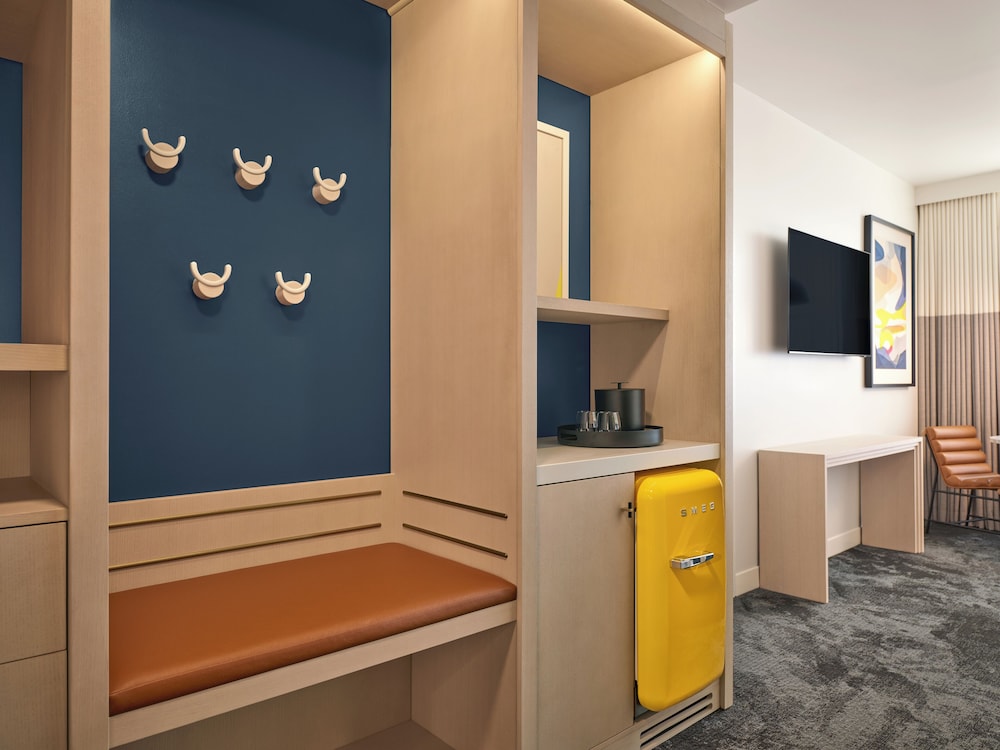 Room, 1 King Bed, Accessible (Campus)