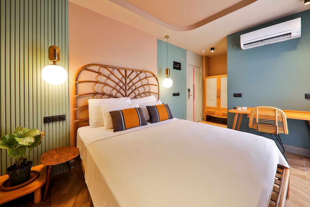 Deluxe Room, Balcony - Photo 10