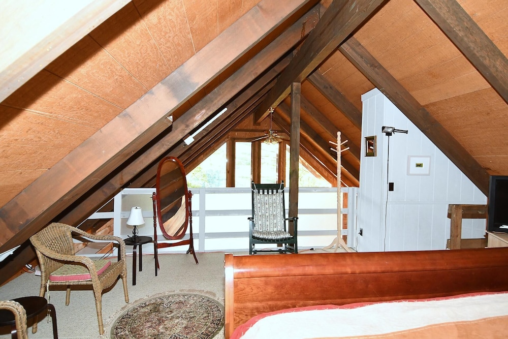 House, Multiple Beds (The Outlook - A Majestic View!) photo 1