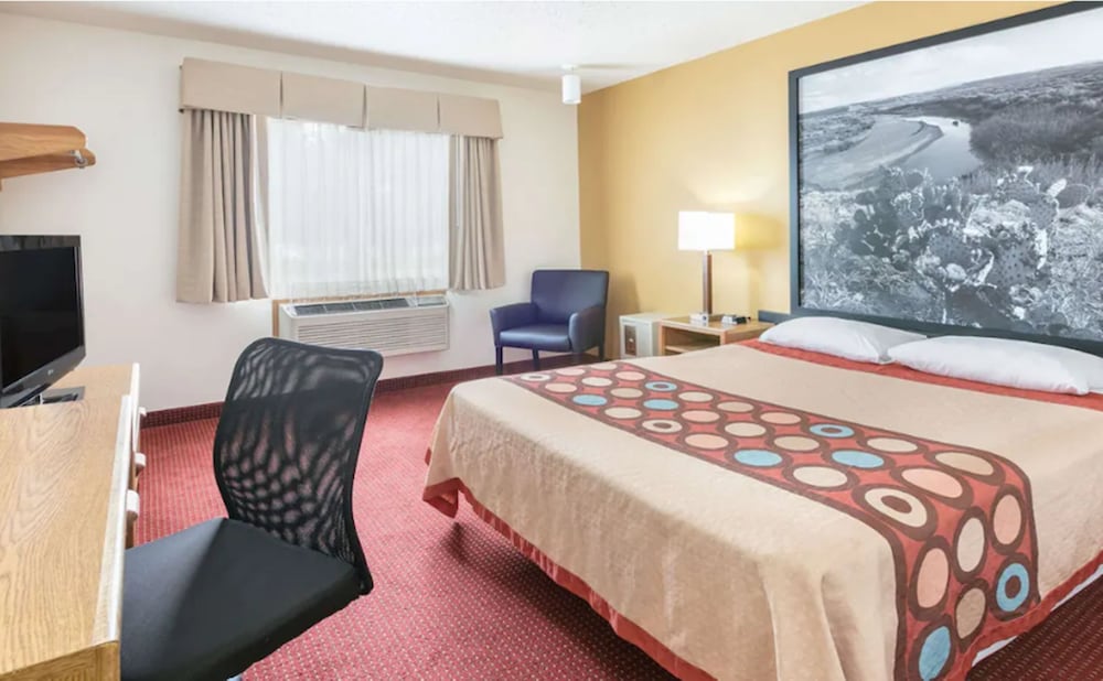 Business Room, 1 King Bed, Non Smoking - Photo 2