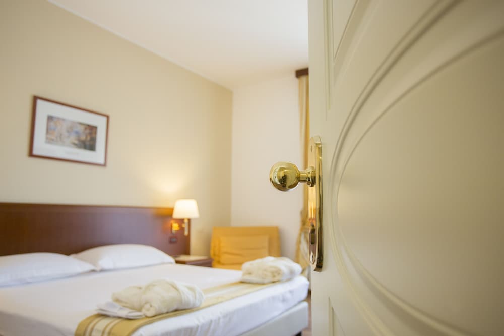 Double or Twin Room photo 3