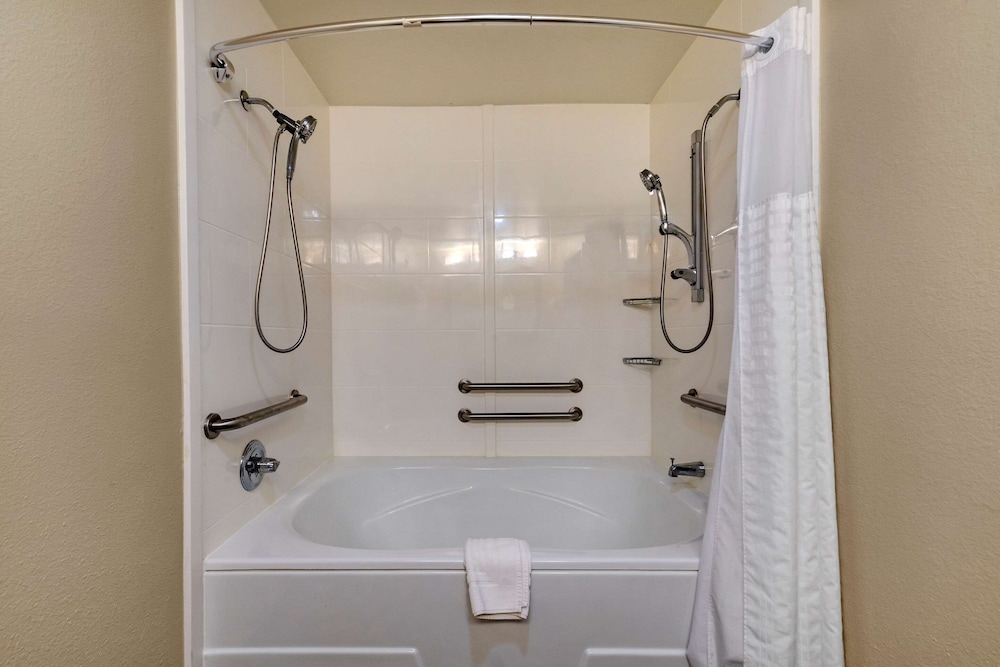 Suite, 1 King Bed, Non Smoking (Top Floor) - Photo 2