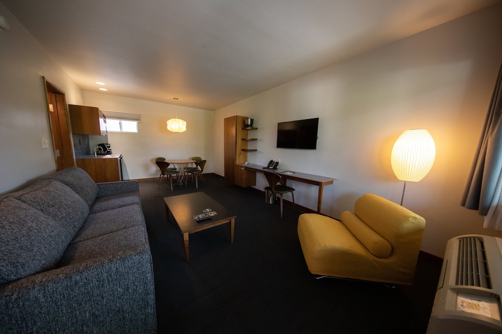 Design Suite, 1 Bedroom, Bathtub photo 1