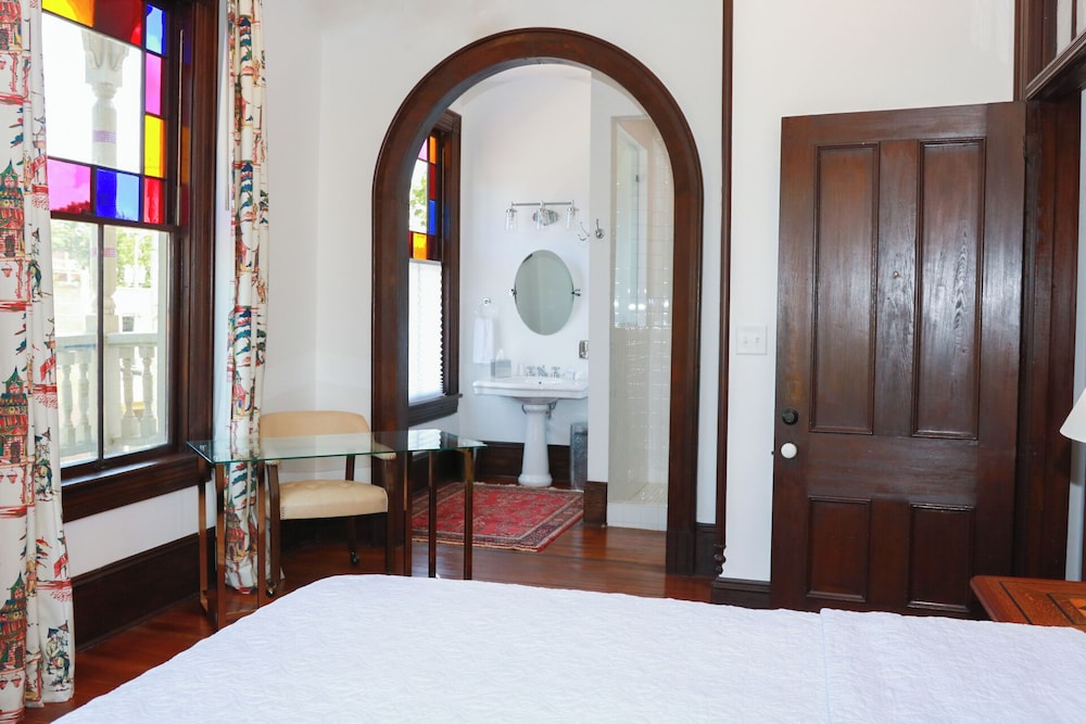 Columbian Heights King Room photo 3