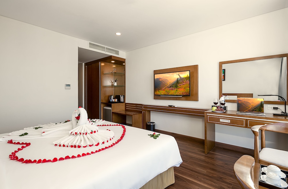 Deluxe Double Room, City View photo 3