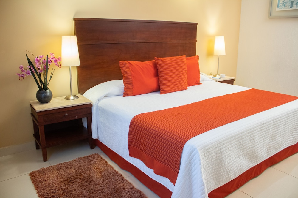 Standard Room, 1 King Bed - Photo 3