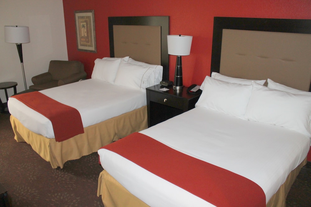 Standard Room, 2 Double Beds - Photo 6