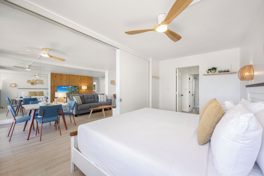 Ocean View 1BR at Ilikai Marina: Apartment, 1 Bedroom, Ocean View (0187) photo