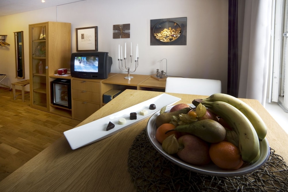 Superior Room, 1 Queen Bed, Non Smoking, Lake View photo 3