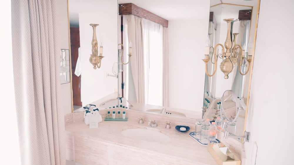 Master Suite King - Photo 7