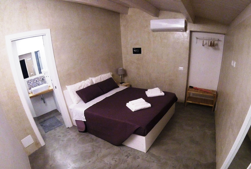 Suite, Balcony